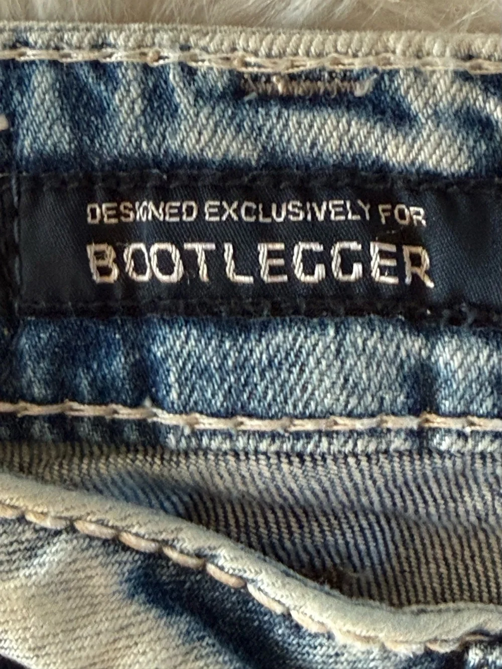 🌟 SILVER JEANS CO. - BOYFRIEND 🌟
Classic Stretch | Light Wash Jeans - Picture 5 of 11